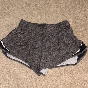 Lululemon Hotty-Hot Low Rise Lined Short 2.5